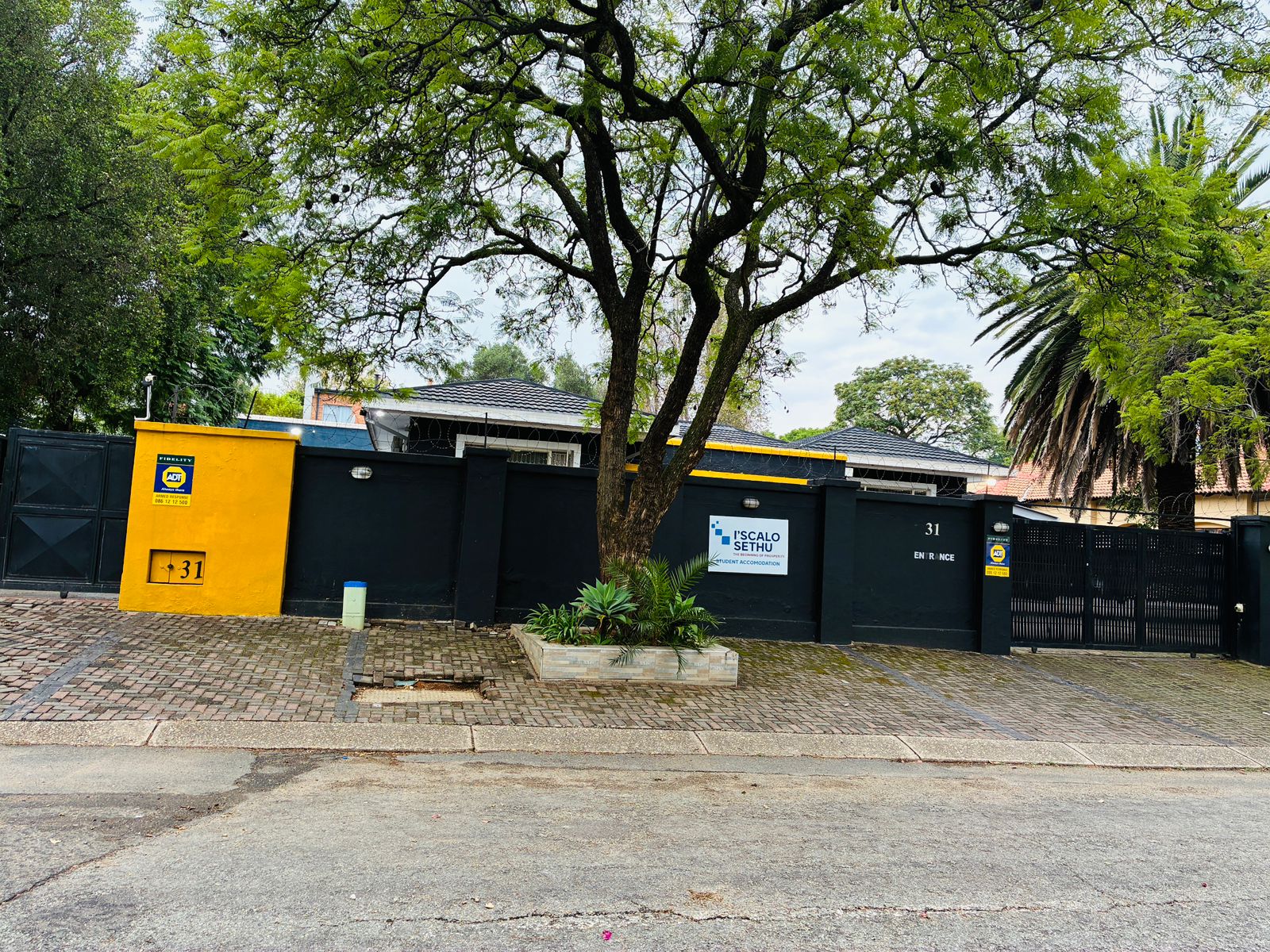 Iscalo Sethu Accommodation main entrance and signage